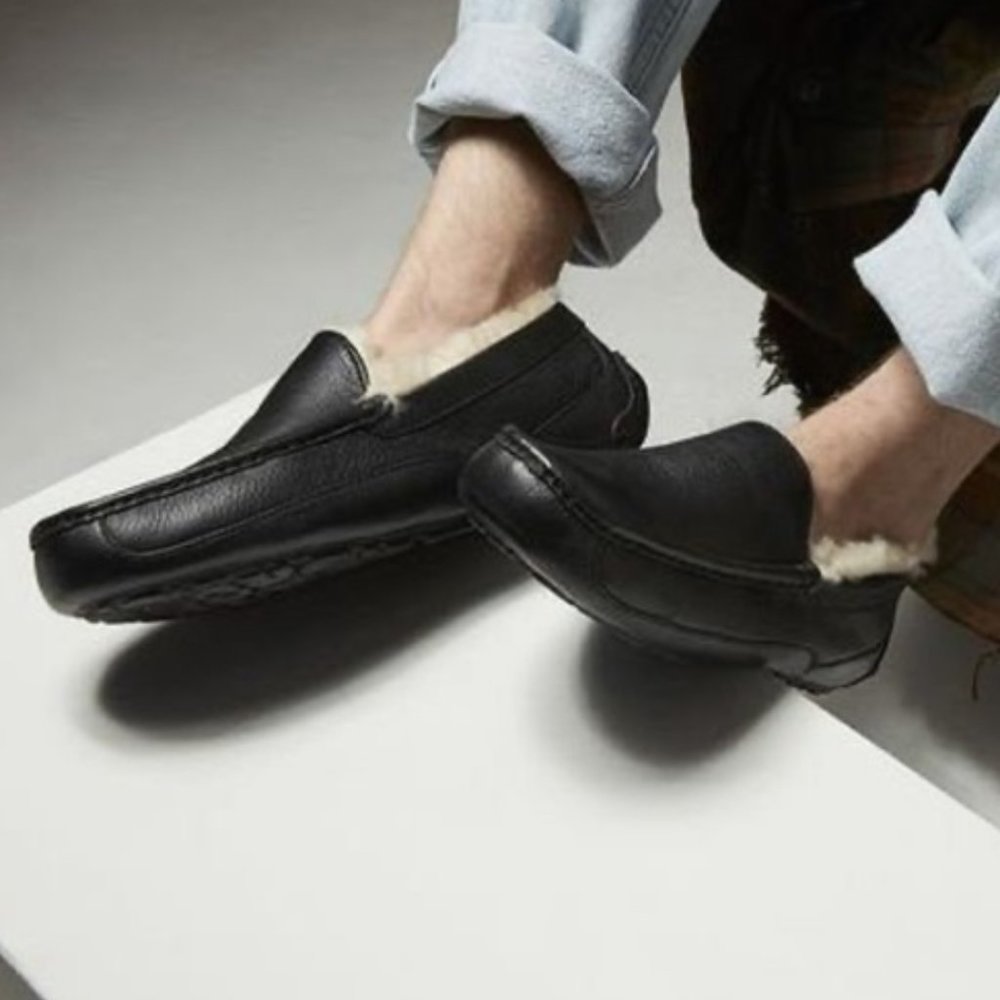 UGG Ascot  Leather Black Slipper. Water Resistant. Size: 9
